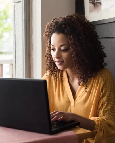 Digital growth partner client working on laptop to manage business growth online